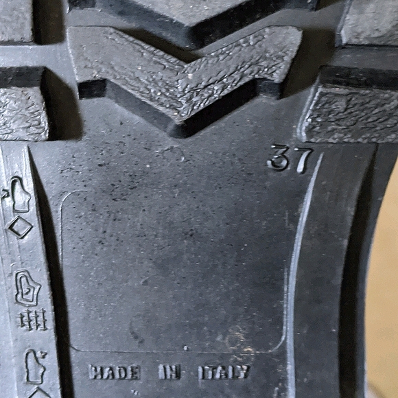 Burberry Lace Print Rain Boots - Picture 4 of 6